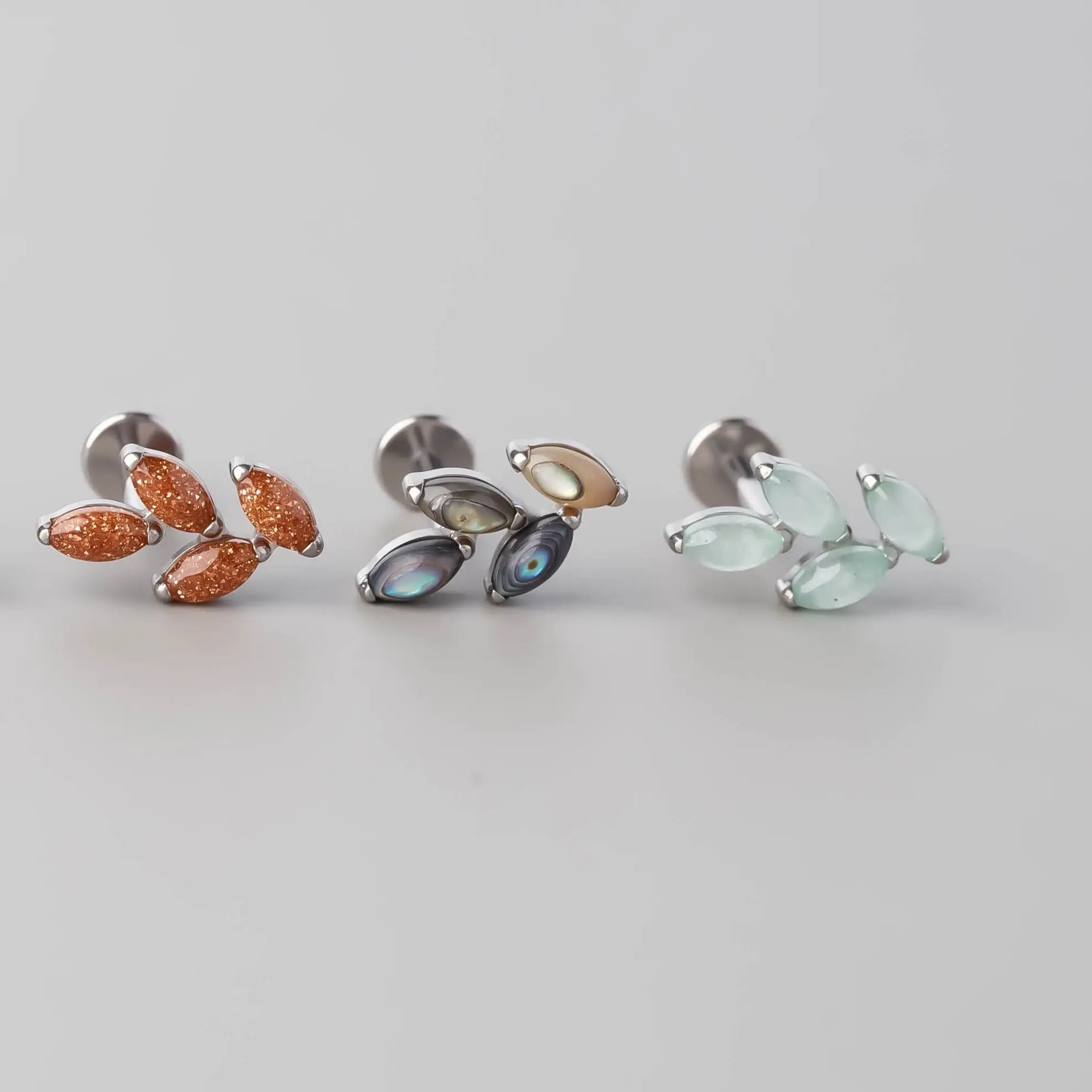 Quadruple Leaf Stone Labret in Green Aventurine - Titanium - Image 3