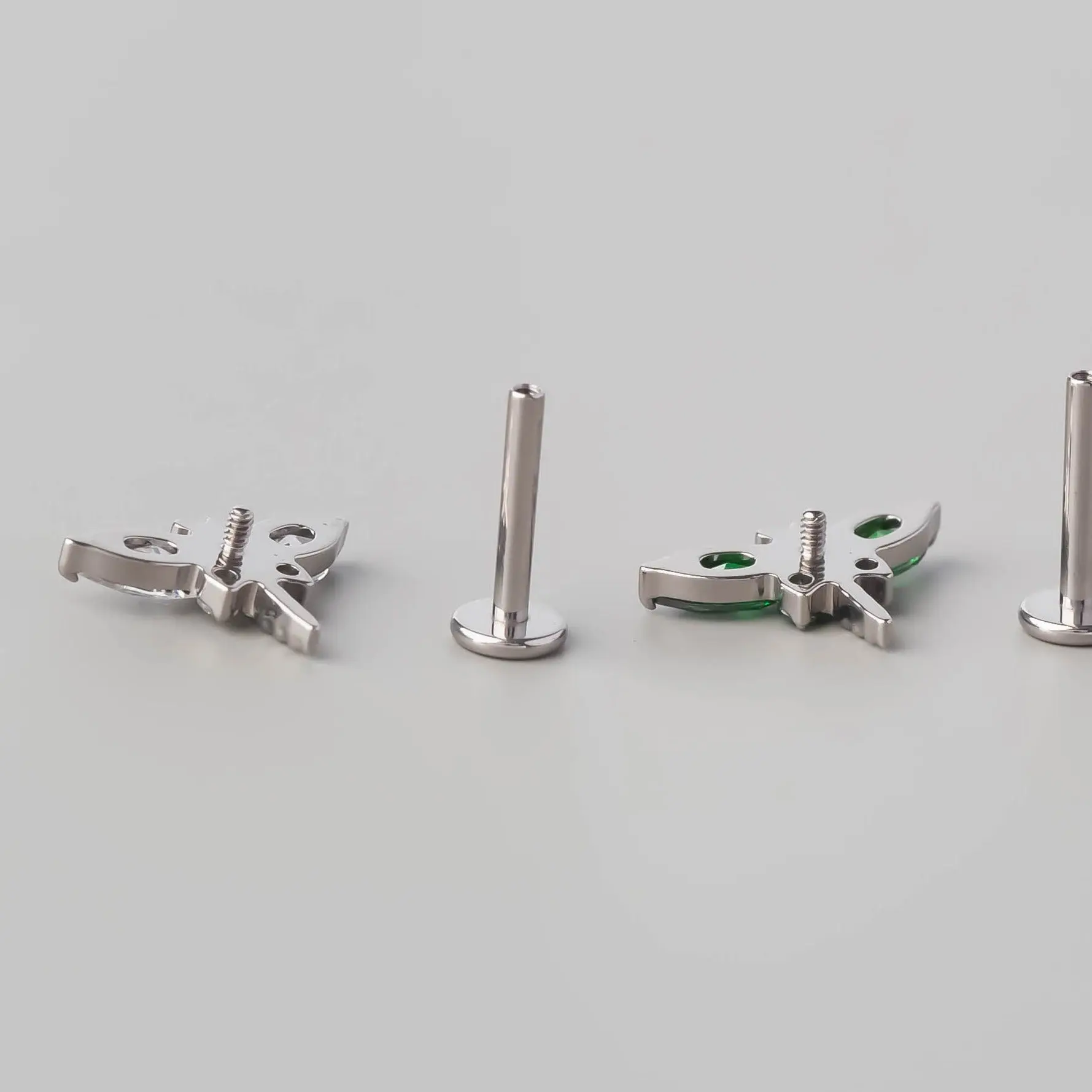 Dragonfly Labret in Clear - Titanium - Image 5
