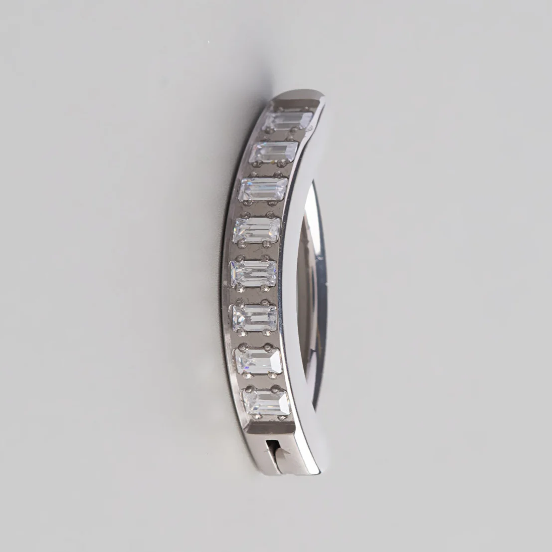 Hinged Belly Bar with Pave Line Baguette CZ in Silver - Titanium