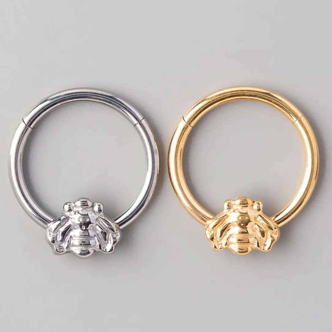 Hinged Segment Ring Bumble Bee in Silver - Titanium - Image 3