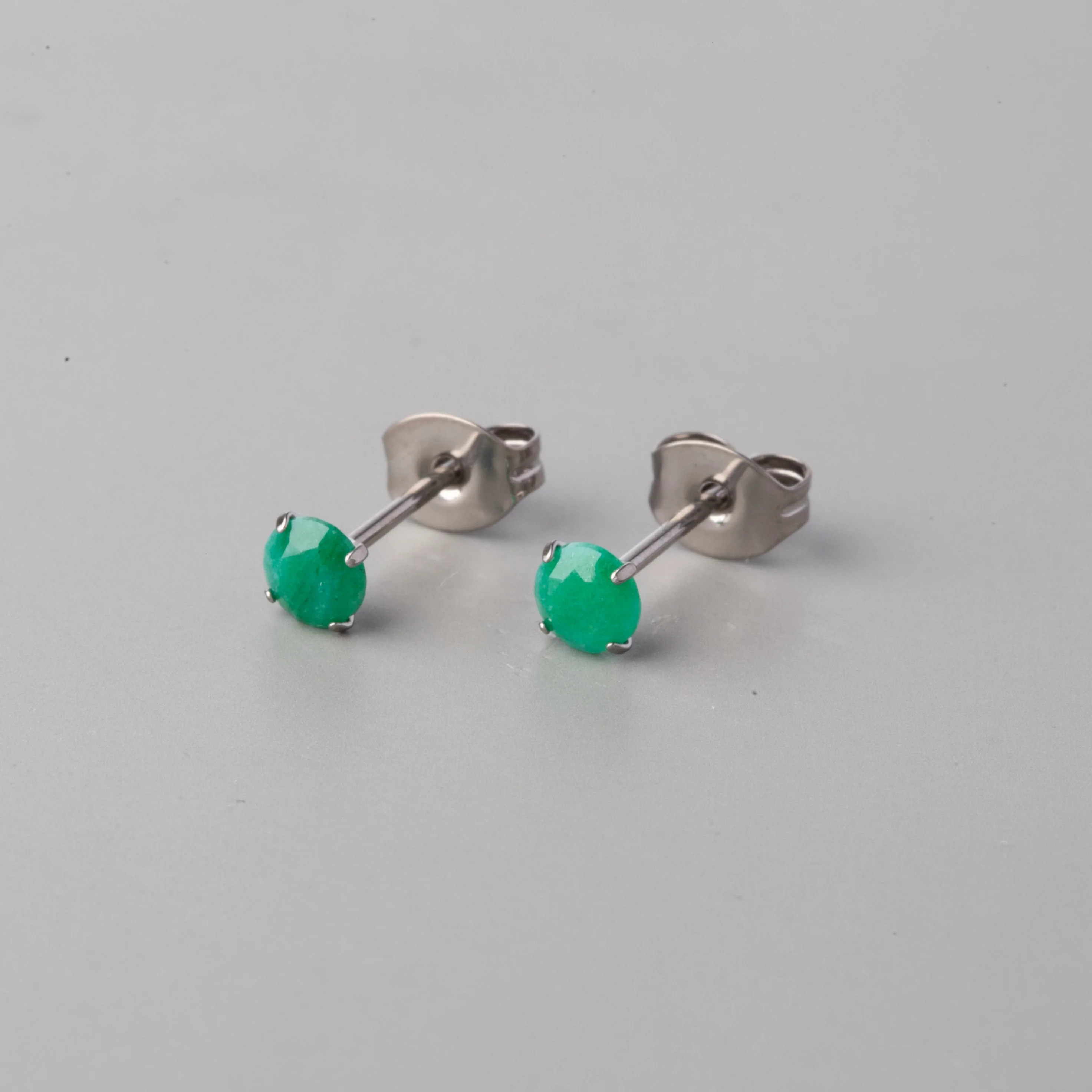 Prong Set Green Onyx Earrings - Titanium
