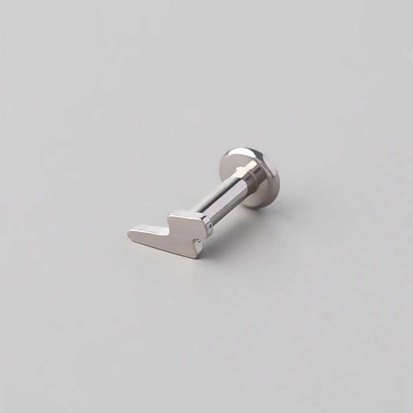 Threadless Thunder Labret In Silver - Titanium