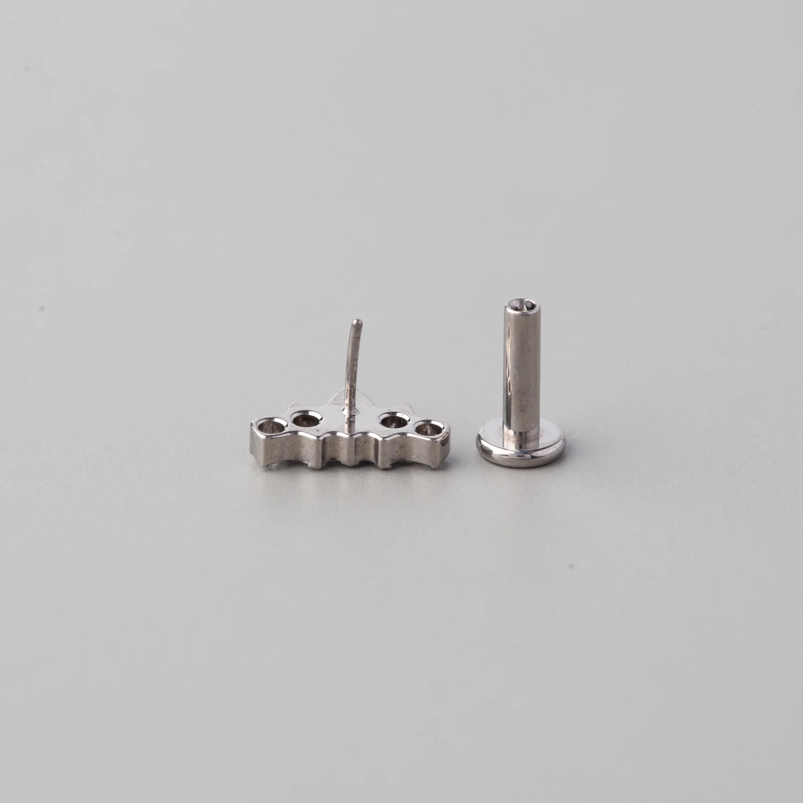 Triple Marquise CZ 2 Round CZ Threadless Labret in Silver - Titanium - Image 2